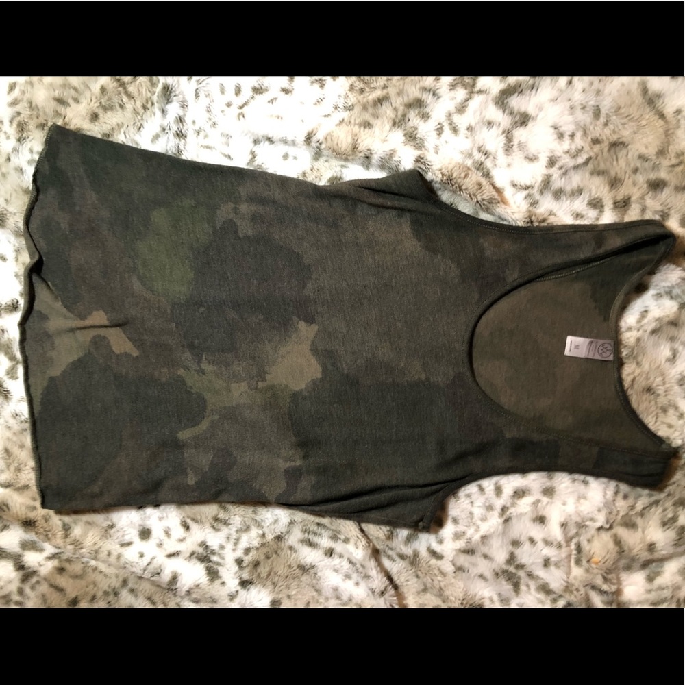 Camo tank